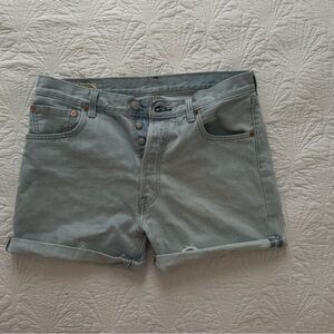LEVI’S PREMIUM DENIN SHORTS. SIZE 34.